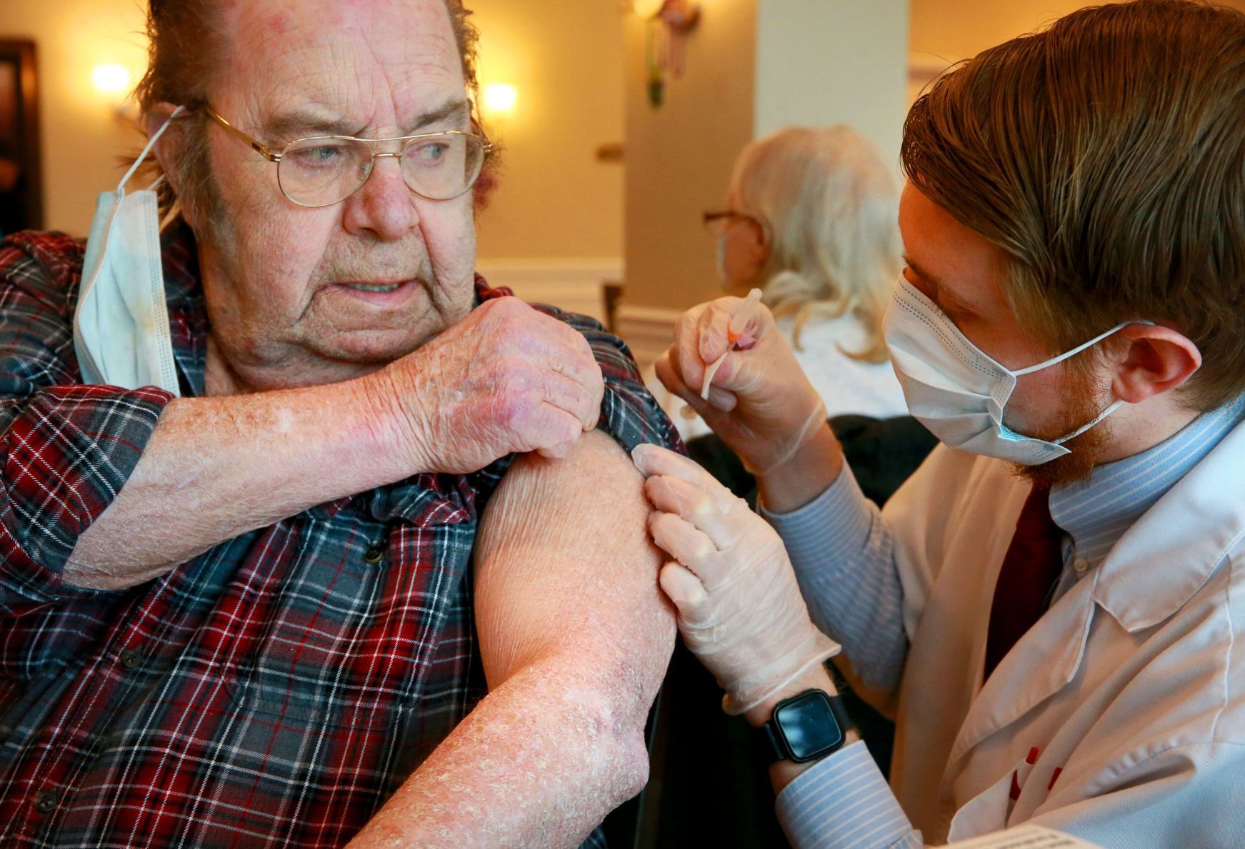 Pharmacies continue COVID-19 vaccine delivery Monday